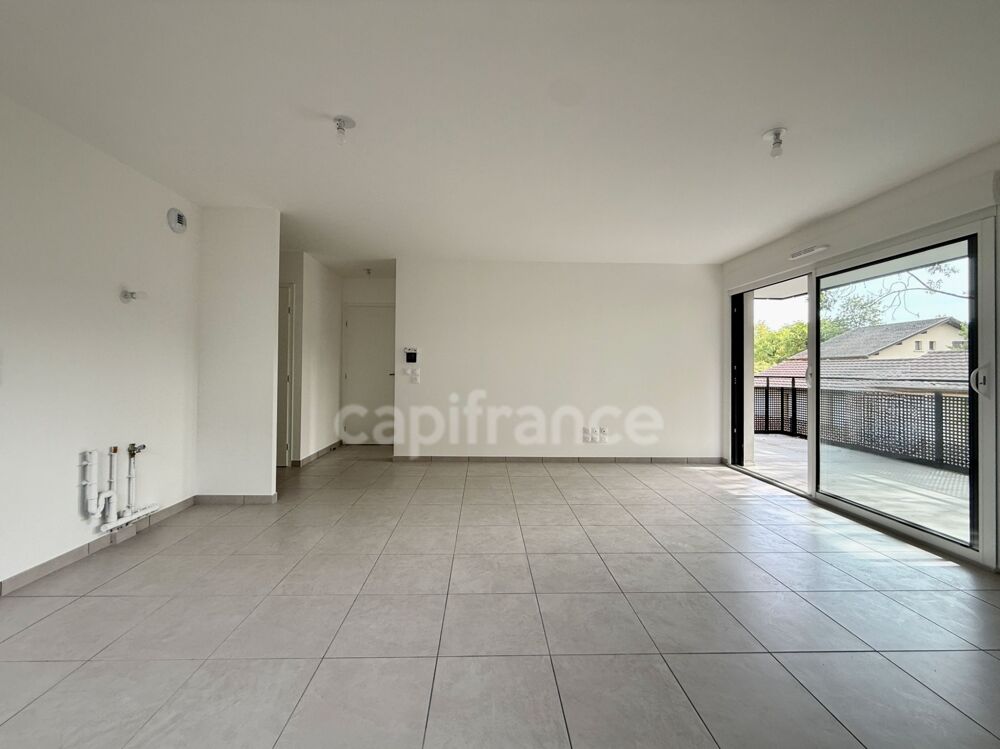 Appartement à vendre 3 pièces VERSONNEX (01) - 65m2, balcon (16m2), garage double (32m2)