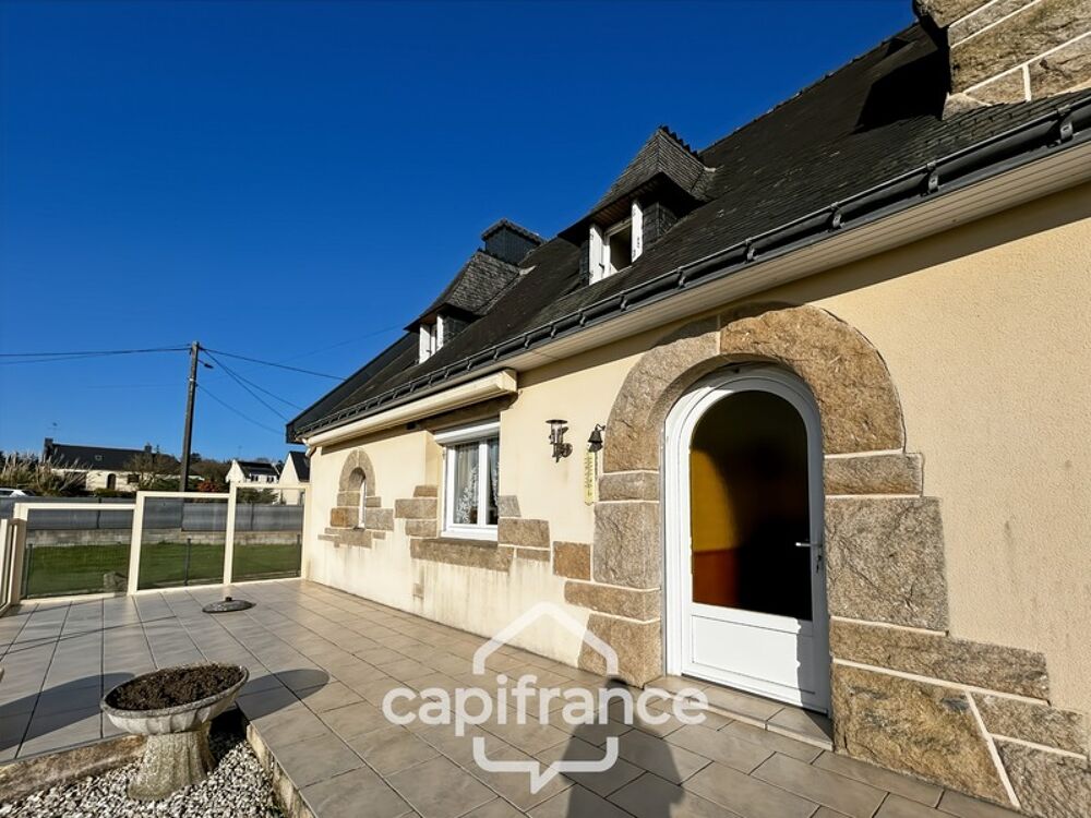 Maison néo-bretonne 8 pièces  140 m² habitables  Terrain clos 1019 m²  Garage  Hangar camping-car  Saint-Gonnery