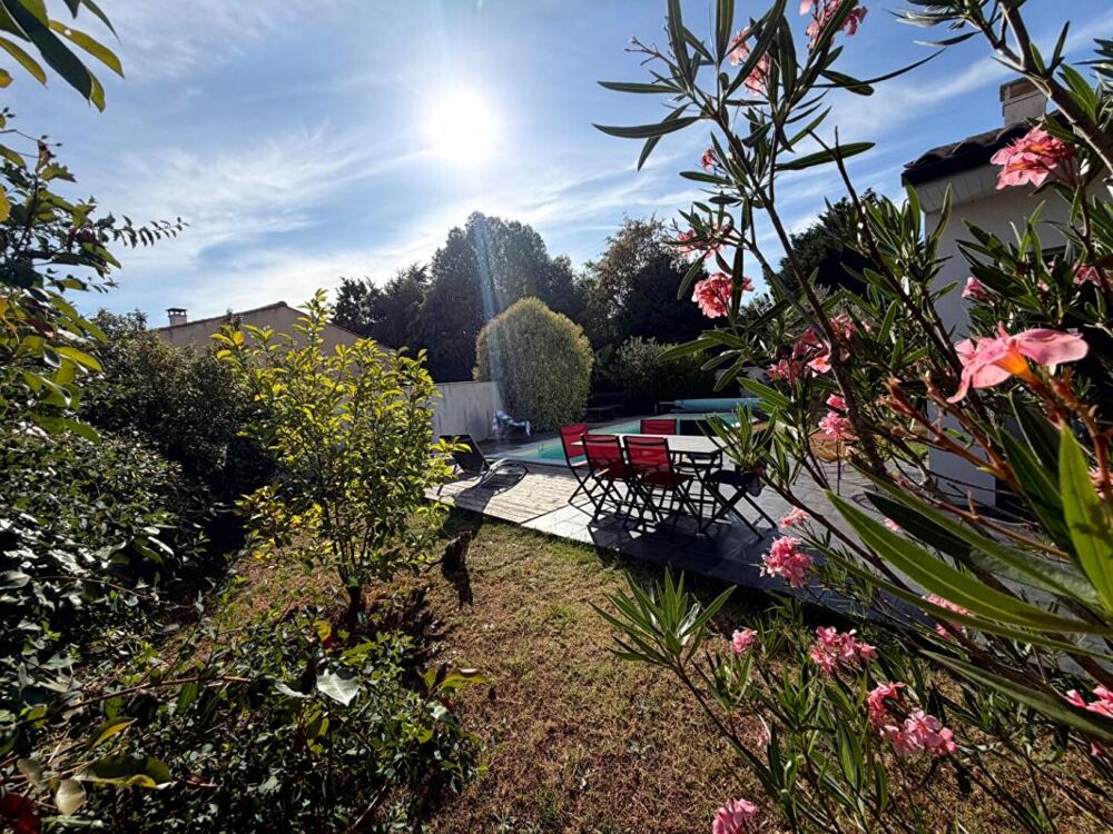 Vente Maison A Meursac Maison de plain pied  de 99.5 m2 avec piscines Meursac
