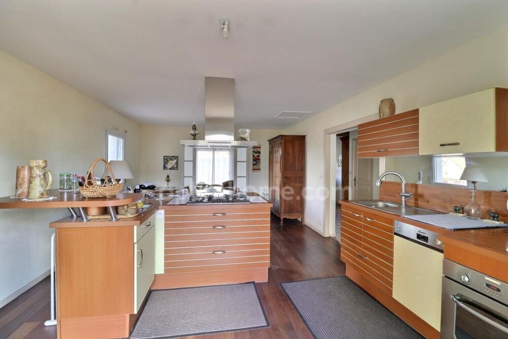 Maison familiale T7 de 145 m²  3 chambres  Jardin, dépendance & carport Saint-Julien-de-Concelles (44450)