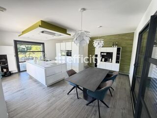  Villa à vendre 8 pièces 212 m²