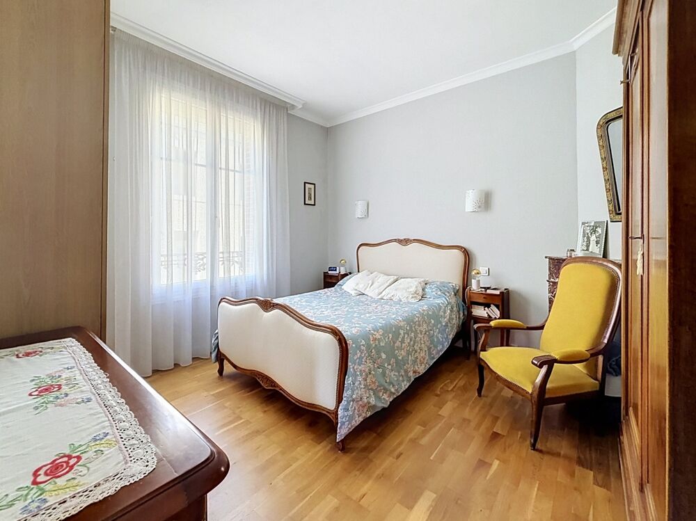Vente Maison Maison à vendre 5 pièces TOURS, quartier Rabelais Bretonneau Saint Eloi, rue Victor Hugo, 4 chambres, jardin et accès voiture Tours