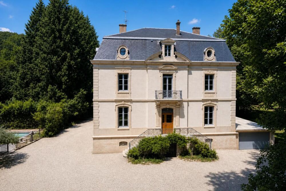 Maison de 360 m² à Neuville-sur-Ain