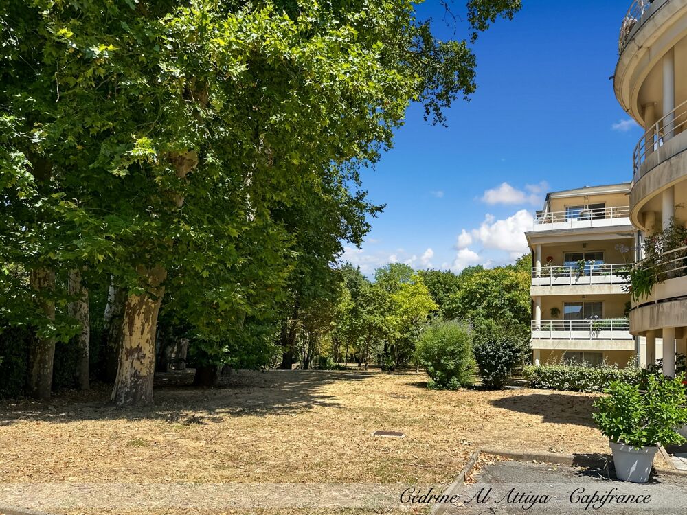 Appartement à vendre 2 pièces de 35m2 au 1er étage avec ascenseur, loggia, parking et local à vélos