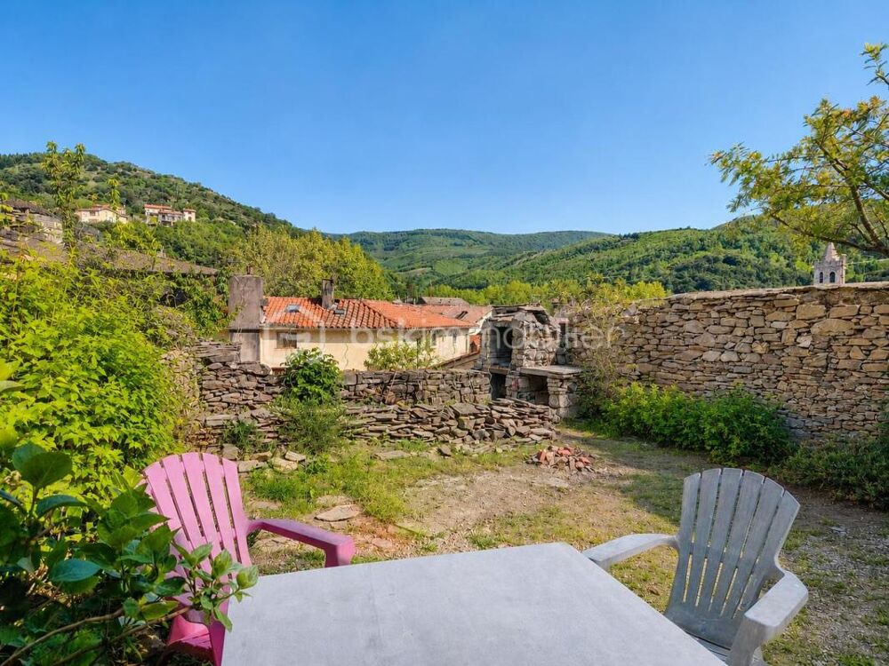 ? MAISON DE VILLAGE  105 m²  3 CHAMBRES  JARDIN  GARAGE ?