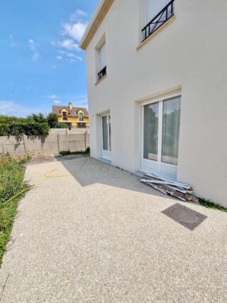  Appartement à louer 3 pièces 94 m²