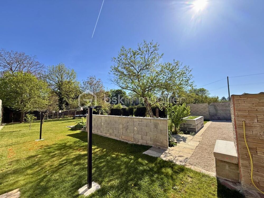 Maison familiale avec fort potentiel, triple garage et dépendance sur 1 145 m²