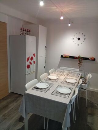  Appartement à louer 3 pièces 80 m²