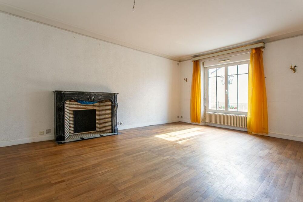 Vente Maison Maison La Chapelle Heulin Centre 9 P . 5 Chs . 216 M² . T 565 M² . Dépendances . Caves La chapelle heulin