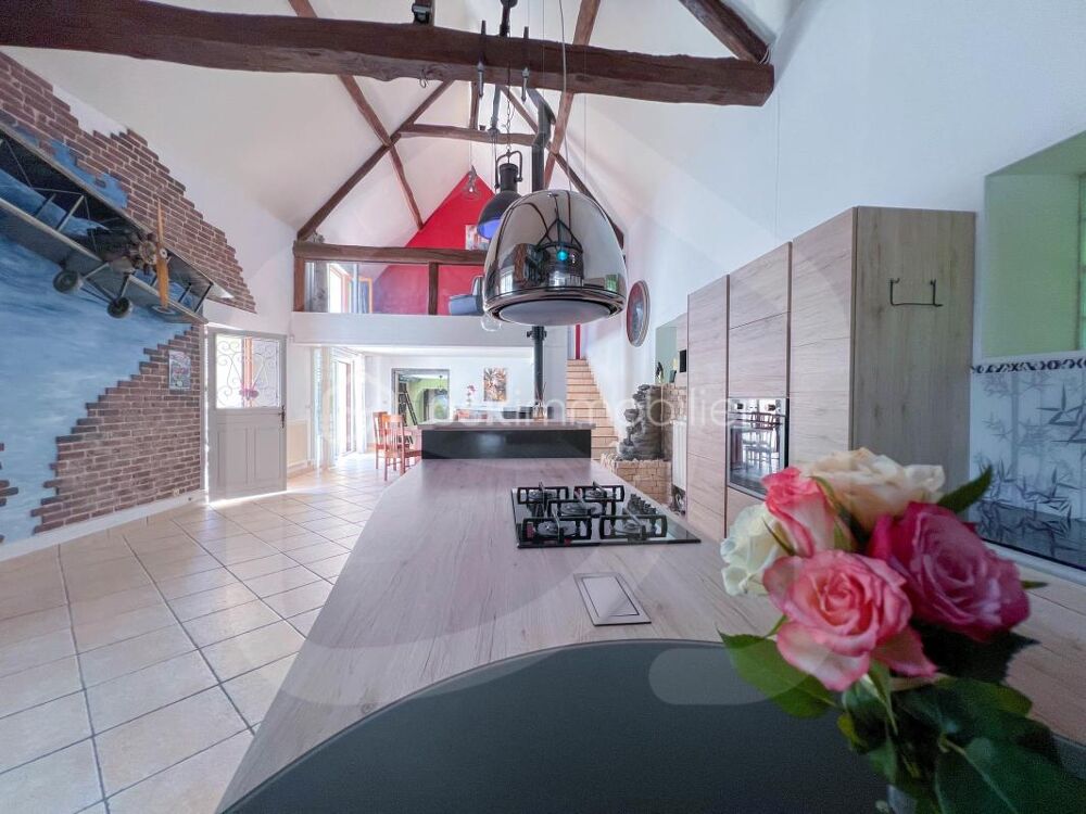 SOUS OFFRE  Baisse de prix à 450 000 €  Maison rénovée : 280 m² entièrement repensés 8 pièces  5 chambres