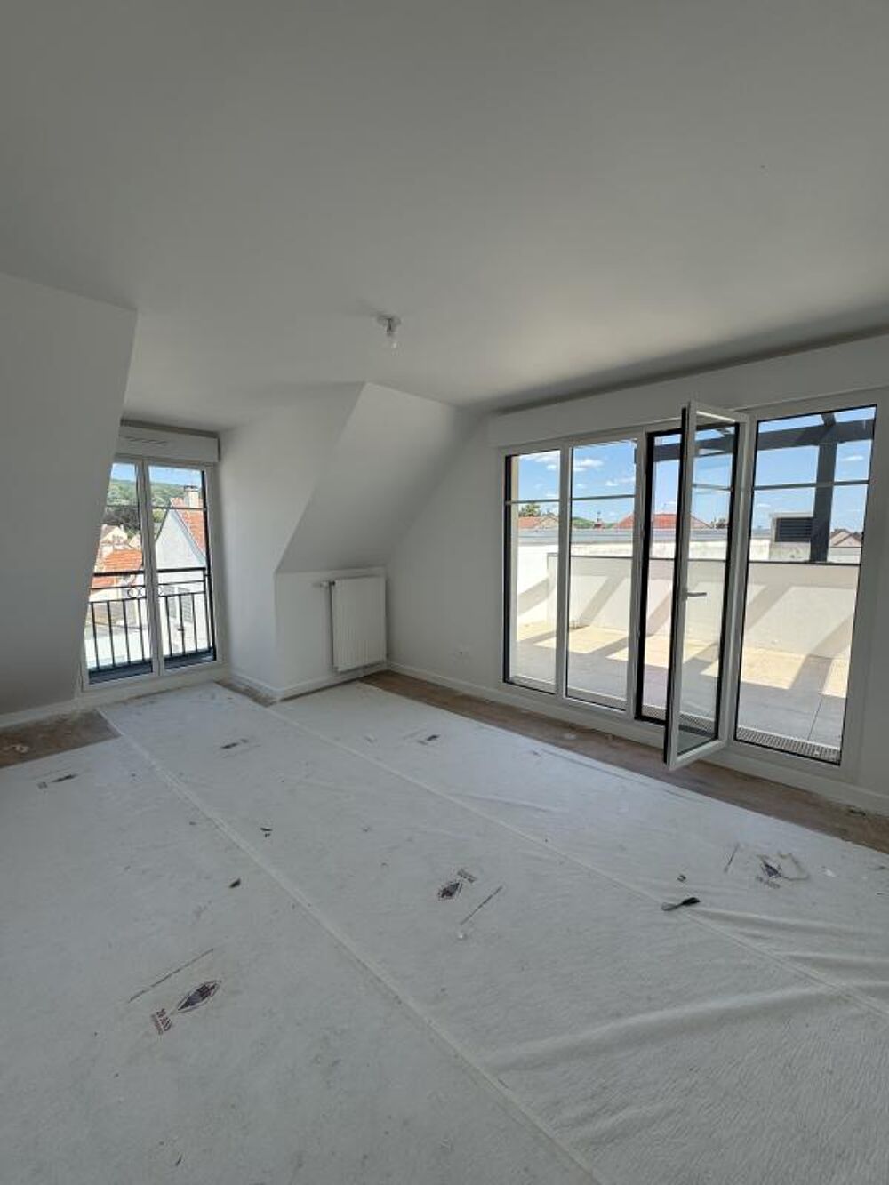 Vente Appartement **LIVRAISON IMMINENTE- 5 PIECES NEUF -  TERRASSE 30m2 + 2 PARKINGS  + Plein Coeur de ville et Proche Gare Saint leu la foret