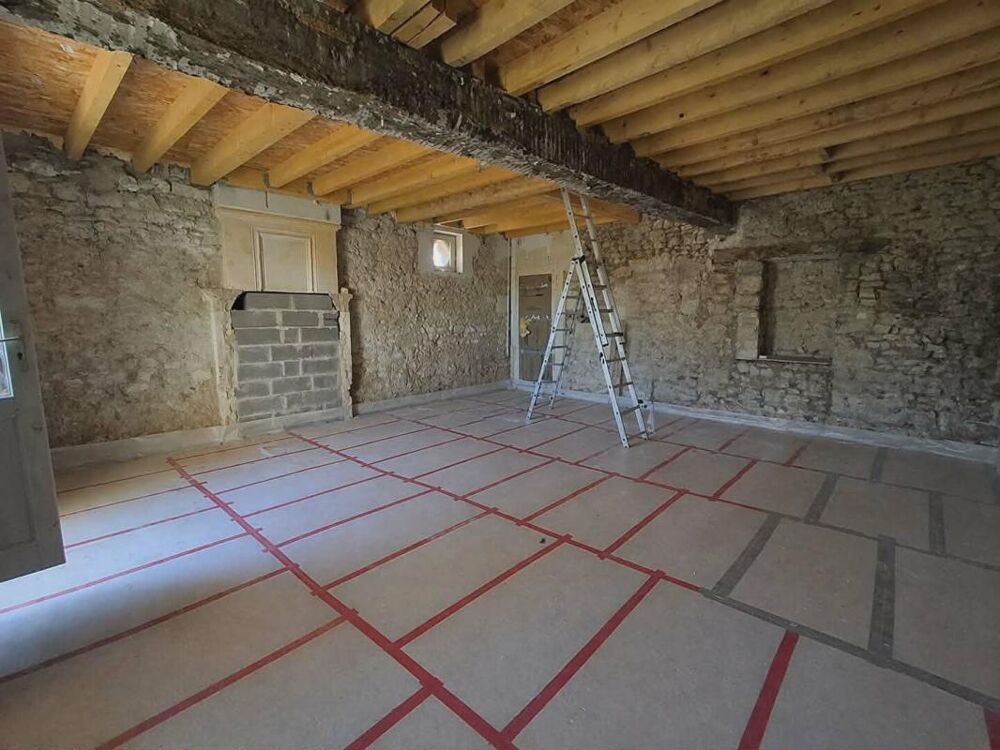 Maison à rénover avec étage et grenier aménageable, centre bourg de Saint-Christoly-de-Blaye (33920)