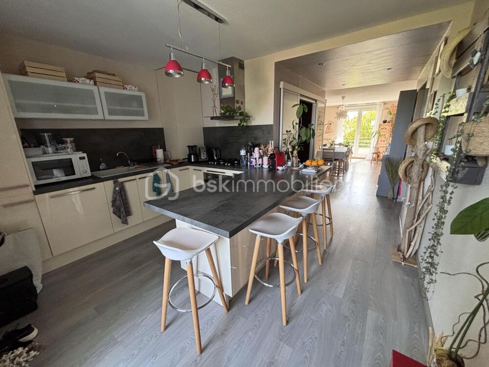 SOUS OFFRE // T3 traversant de 69 m² avec terrasse, balcon et parking  Hyper-centre de Bruges