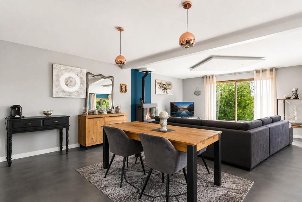 Maison de 7 pièces de 168 m² à Plounévez-Lochrist proche plage