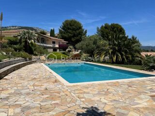  Villa à vendre 7 pièces 240 m²