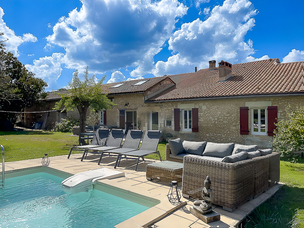 Maison 10 pièces 254 m² · à Neuvic · 254 m² · 499 000 €