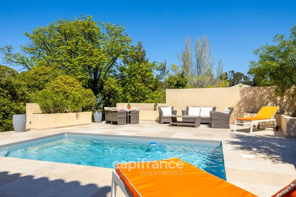 Marseille 11ème La Valentine/St Menet, Maison de 300m2 sur un Terrain de 2700m2 avec deux piscines, dépendances et garages