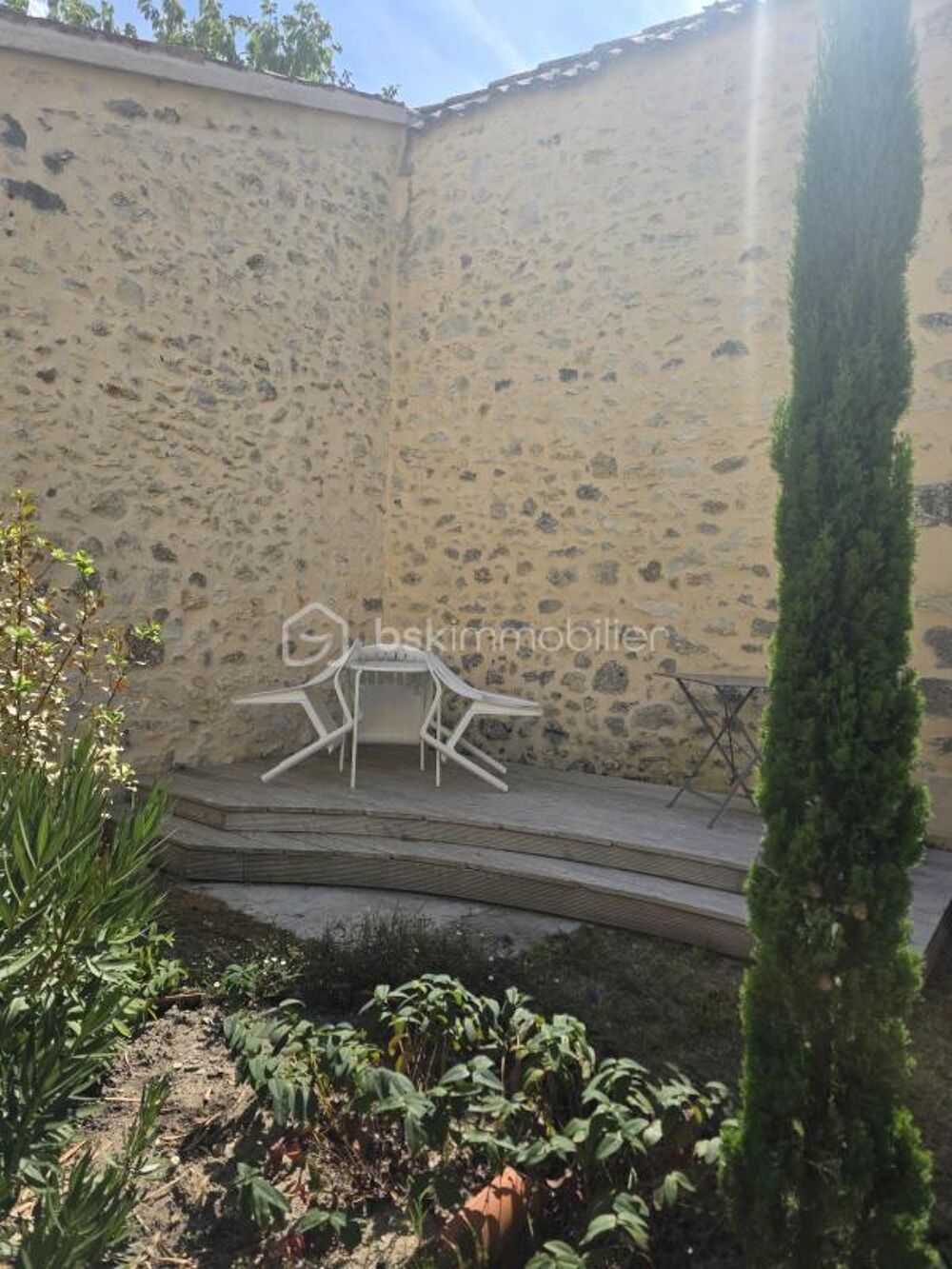 MAISON DE VILLAGE A SOS 175 m²- JARDIN