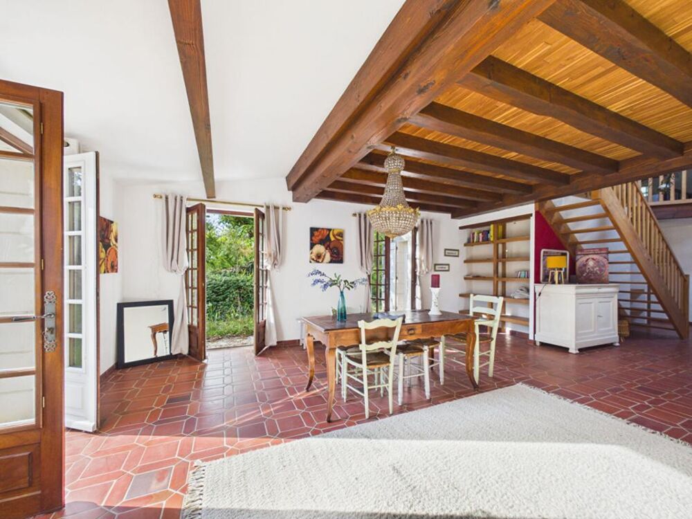 Vente Maison Maison de caractère de 214 m2 à Gizay , 4 chambres, grand jardin, garage, cave, mare Gizay