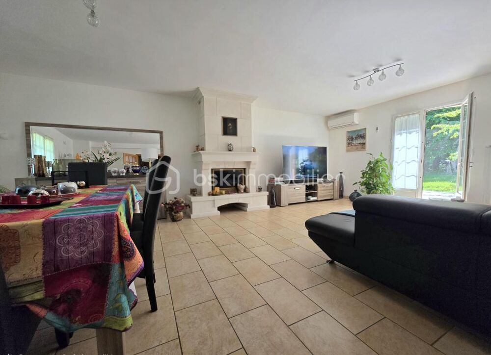 Belle maison familiale de 2003 en excellent état, sans travaux ?? 5 chambres et un bureau
