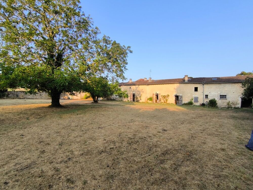 Dpt Charente (16), EBREON à vendre un ensemble de deux maisons
