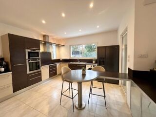 Vente Maison SUSSARGUES – VILLA DE PLAIN-PIED DE 192 M² AVEC PISCINE, JARDIN SANS VIS-À-VIS ET GARAGE Sussargues