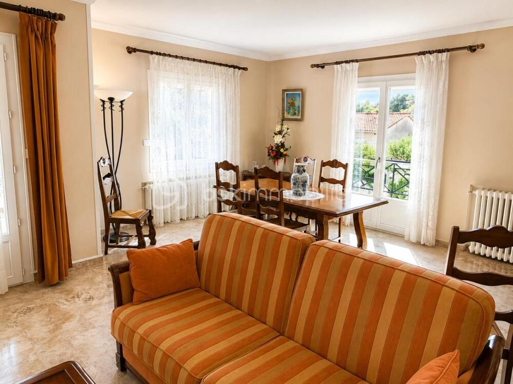 Gonfaron - Maison de Type 6 de 152m² - avec grands garages