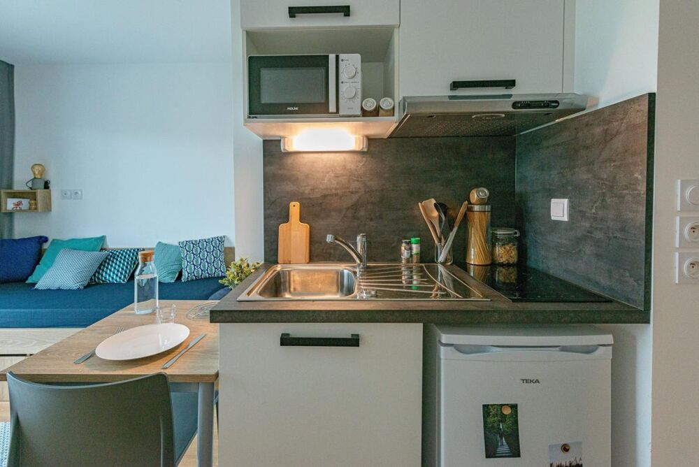 A LOUER - Studio entièrement meublé et équipé de 18m² proche métro B