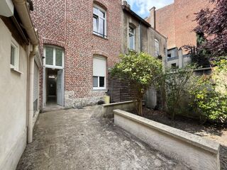 Immeuble  vendre 11 pices 234 m