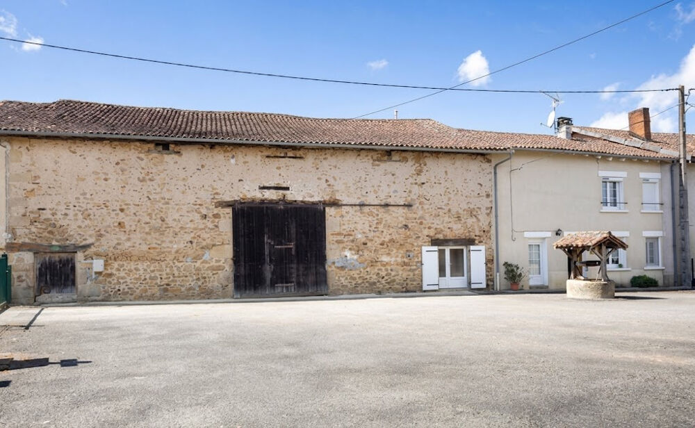Vente Maison ENSEMBLE IMMOBILIER DE CARACTERE - 3 MAISONS, 2 GRANGES ET 1 PATIO - UN PROJET UNIQUE A IMAGINER Cognac la foret