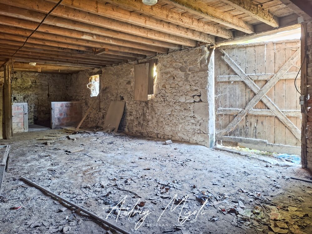 Grange en pierre à rénover entièrement, au coeur d'Astaffort, plus de 200m²