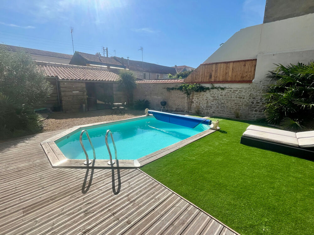 Vente Maison LUCON (85) COEUR DE VILLE MAISON DE CHARME ET DE CARACTERE AVEC PISCINE ET ANNEXE + 5 LOCATIFS OCCUPES Lucon