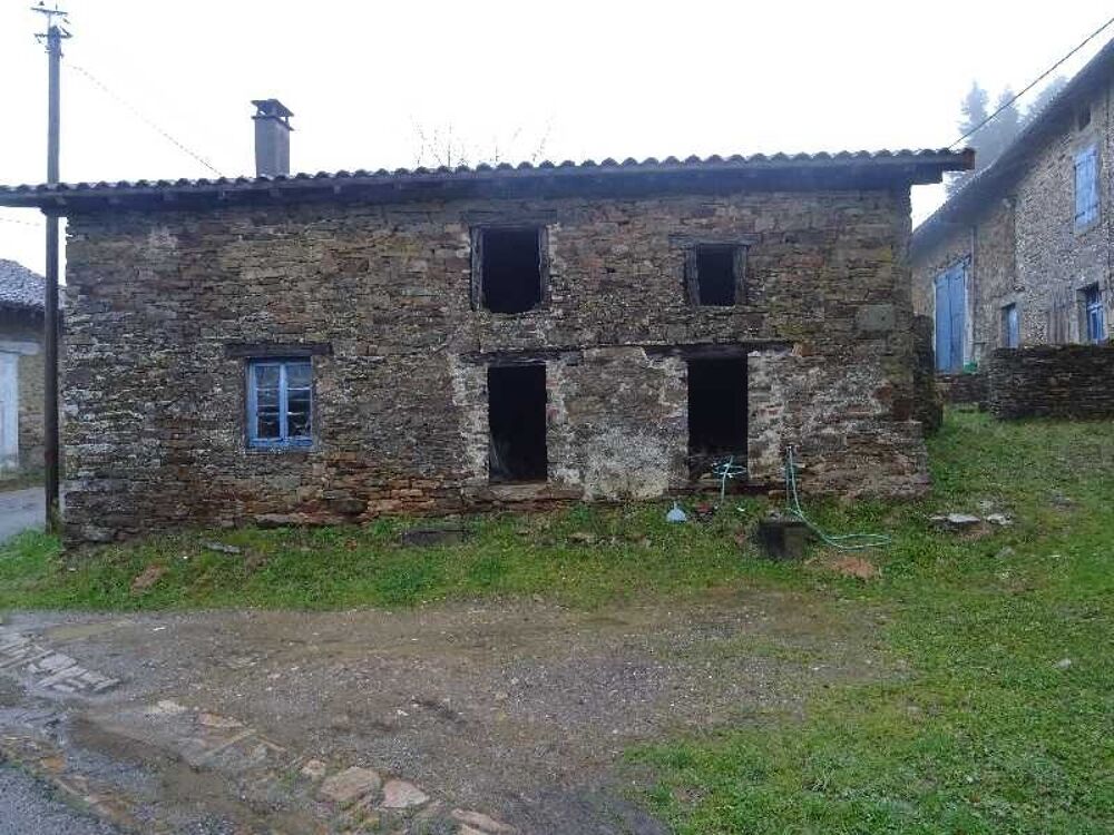 SECTEUR DOURNAZAC ENSEMBLE IMMOBILIER DE DEUX HABITATIONS AVEC DEUX BELLES GRANGES ATTENANTES ET UNE DEPENDANCE AVEC FOUR A PAIN