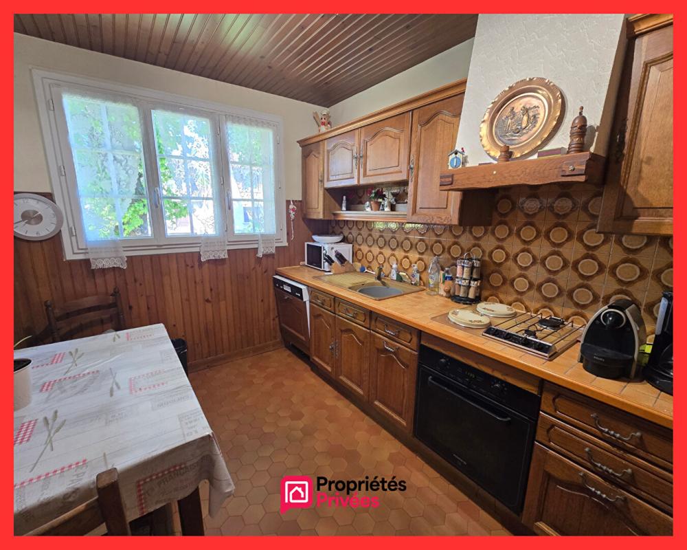 93370 MONTFERMEIL - Maison 6 pièces 177.66 m² de surface au sol totale- 3 Chambres - 1 Bureau - Garage -Jardin