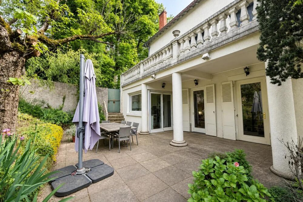 Vente Propriété/Château Propriété de caractère avec piscine, Crépieux-la-Pape Rillieux la pape