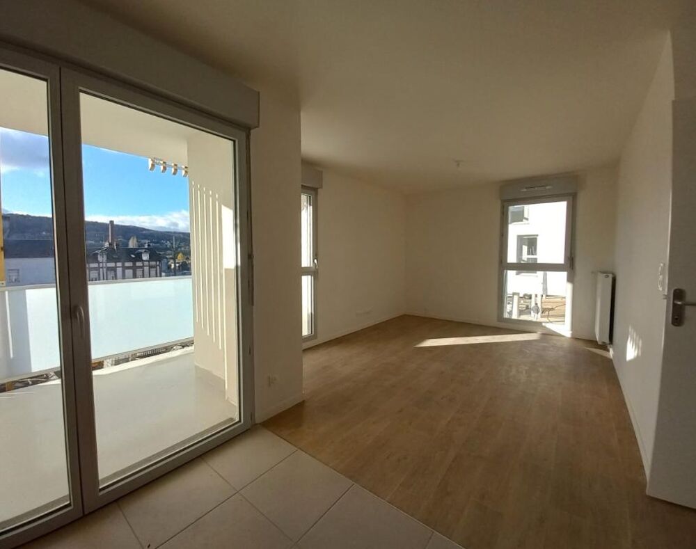 T3 avec balcon, terrasse et parking à DEVILLE LES ROUEN