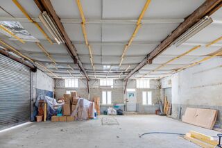  Immeuble à vendre 15 + pièces 833 m²