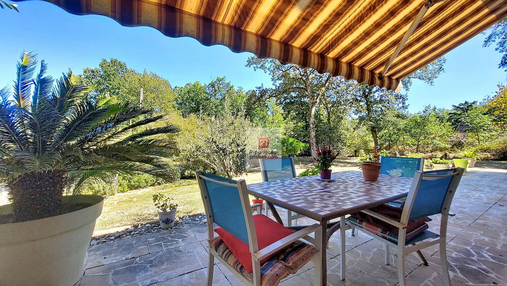 ELEGANTE MAISON TRADITIONNELLE DE QUALITE, sous-sol total, au milieu de son parc arboré. 4 Chambres. Jardin 2500 m2