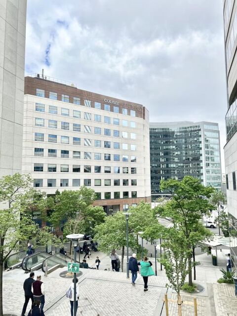 Lumineux, standing, PLUG&PAY 47637 92400 Courbevoie