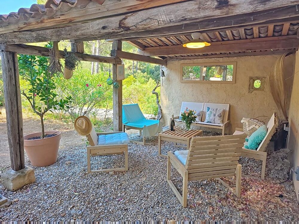 SANARY - Villa 8 chambres + T2, piscine chauffée, double garage, 6500 m² de terrain