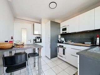 Vente Appartement BRON, Appartement lumineux au dernier étage avec balcon plein sud, loggia et cave Bron