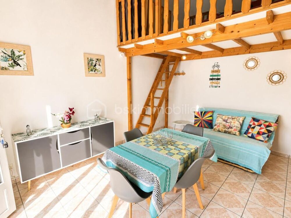 MAISON avec belle terrasse et parking