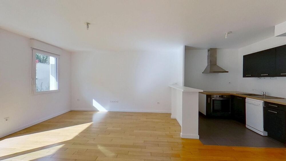 Appartement 3 pièces traversant avec balcon  Quartier des Coutures  Métro Robespierre à 400 m