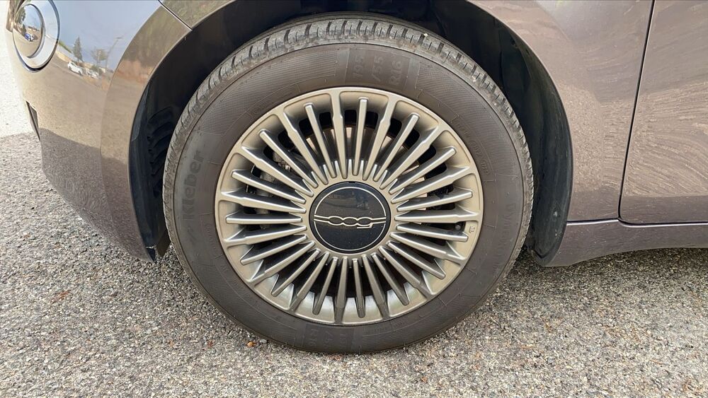500 III 118 42kWh Icone - Automatique 2021 occasion 83600 Frejus