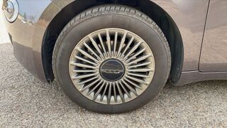 500 III 118 42kWh Icone - Automatique 2021 occasion 83600 Frejus