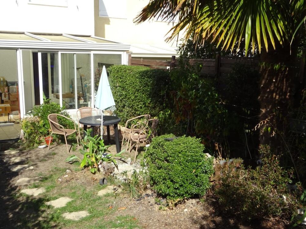Vente Maison LIMOGES NORD BELLE MAISON MITOYENNE DES DEUX COTES SANS TRAVAUX 3/4 CHAMBRES CUISINE EQUIPEE PLUS UNE VERANDA Limoges