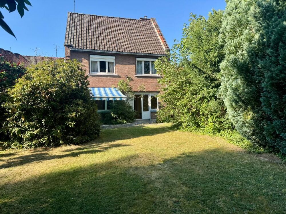 Maison semi-individuelle 90 m² sur 420 m2 de terrain 4 chambres  Garage  Jardin arboré  Environnement privilégié