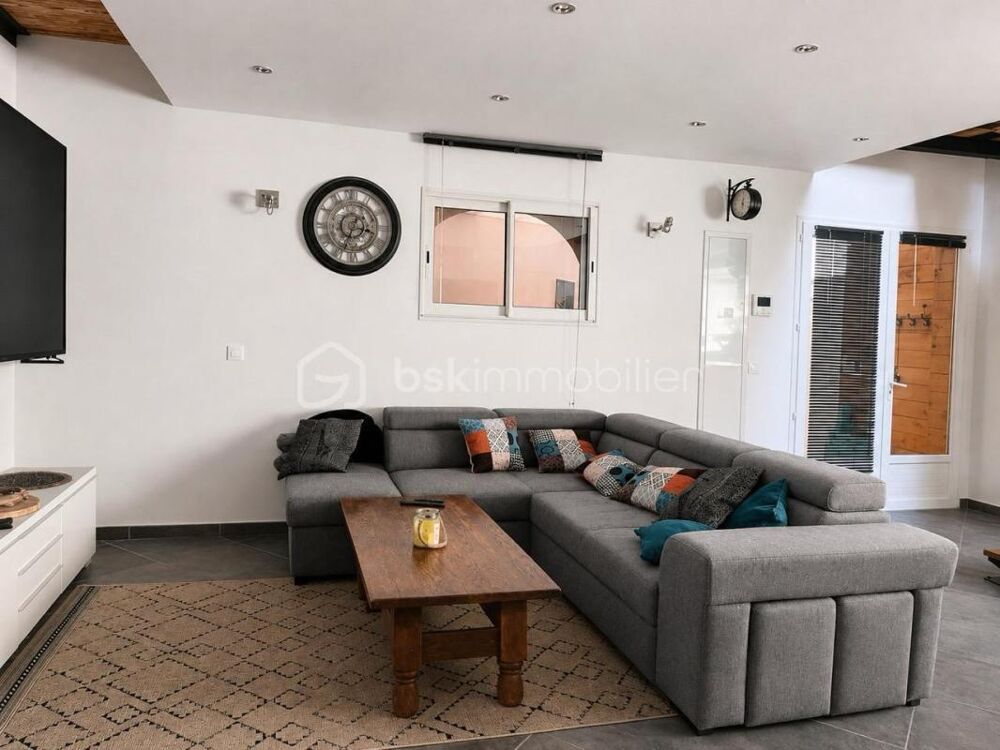 Vente Maison Ensemble immobilier composé d'une habitation R+1 de Type 3 de 138,60 m² habitables et d'un atelier de 121 m² Frontignan