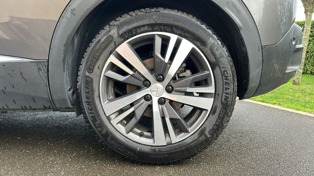 3008 II 1.6 THP 225 Hybride e-EAT8 Roadtrip 2021 occasion 14700 Aubigny