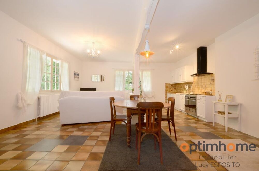 Propriété de 4 chambres au bord de la rivière à vendre